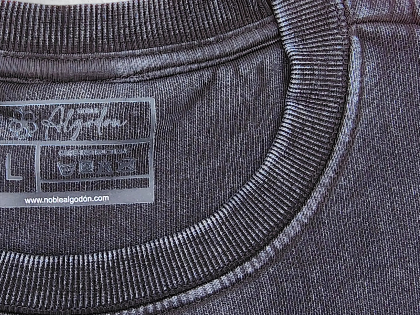 Polerón negro  Crew Acid Wash