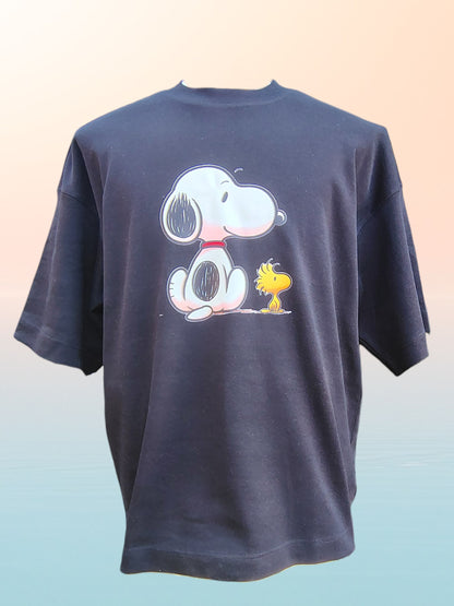 Polera Snoopy  "sentado " Oversize – Algodón Premium 280 g (Arena, Negro y Chocolate)